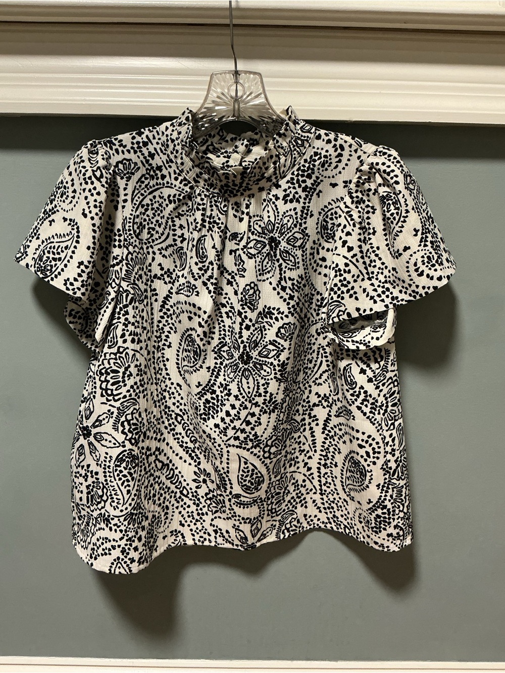 Joy Joy Black & Cream Paisley Flutter Sleeve Blouse Women’s Small